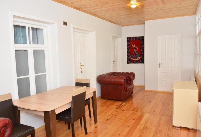 ویلای 3 خوابه, Sheki Panorama Guest House