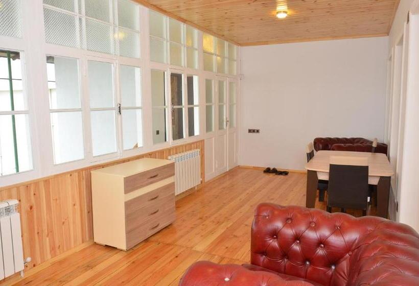 ویلای 3 خوابه, Sheki Panorama Guest House