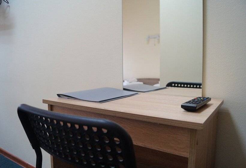 四人标准间, Berison Kamala