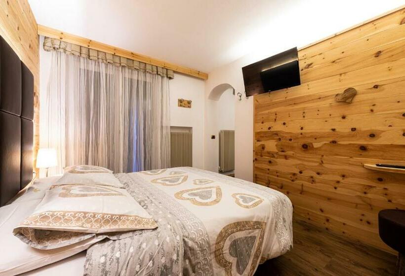 小型套房, Cristina