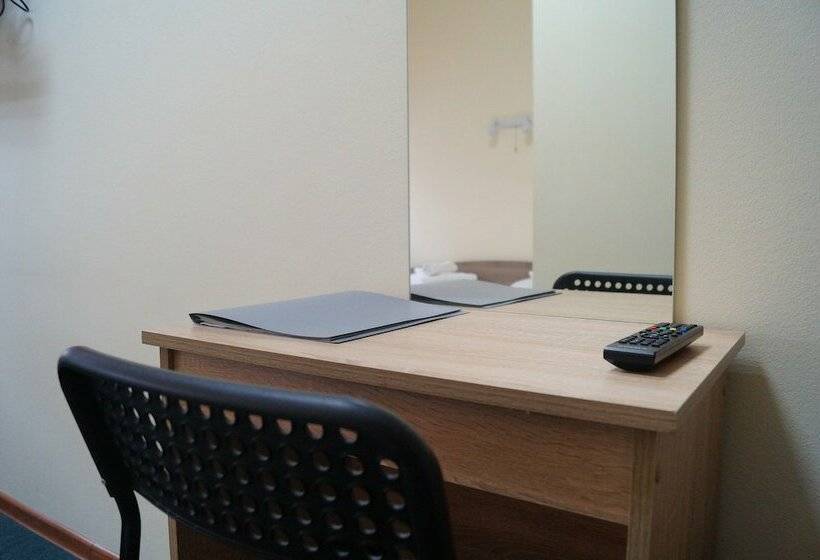 标准间, Berison Kamala