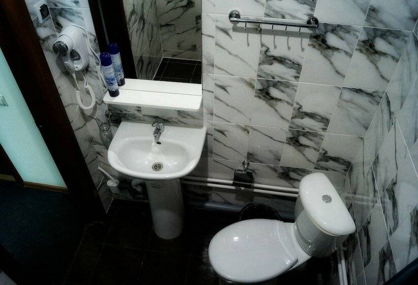 标准间, Berison Kamala