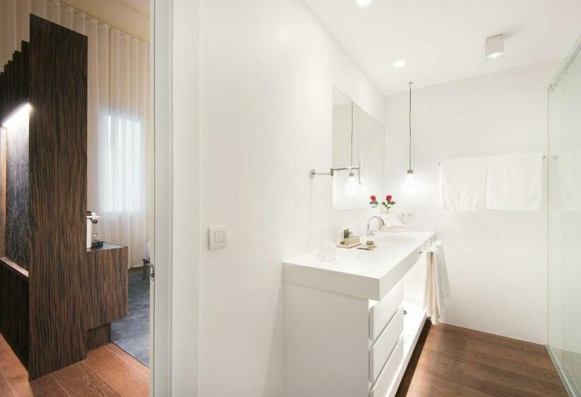 اتاق لوکس, Mercer Sevilla 5 Gl