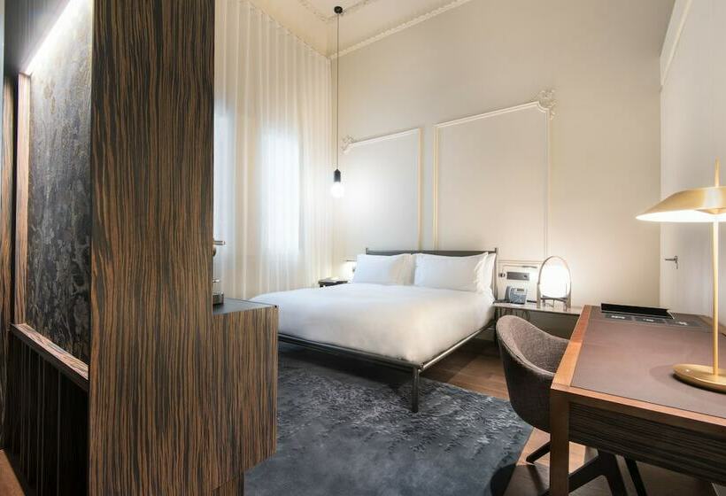 اتاق لوکس, Mercer Sevilla 5 Gl