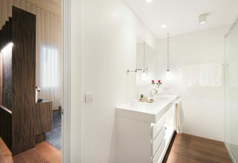 اتاق لوکس, Mercer Sevilla 5 Gl