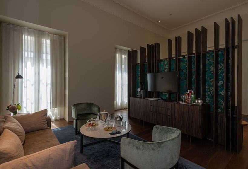 سوییت, Mercer Sevilla 5 Gl