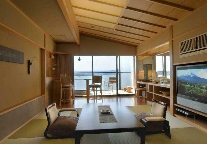 غرفة ديلوكس, Naniwa Issui