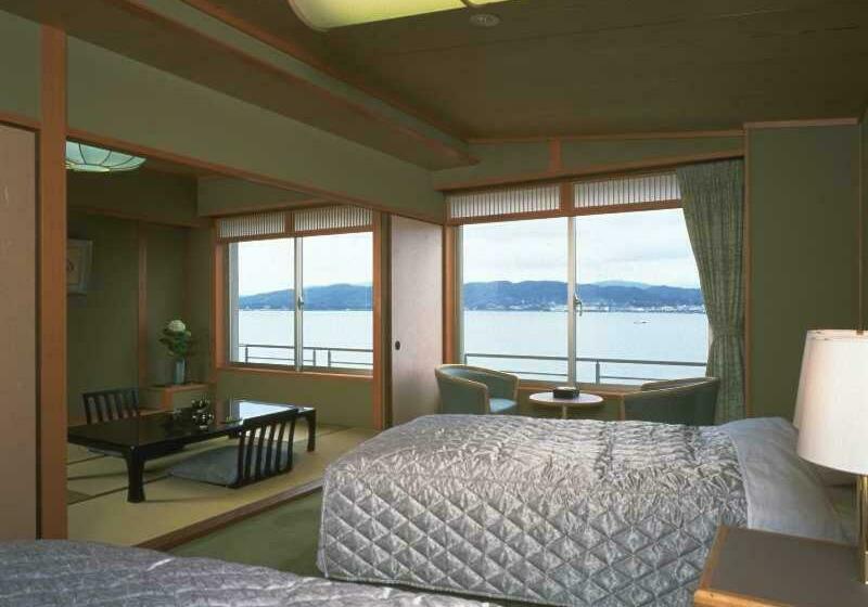 غرفة قياسية, Naniwa Issui