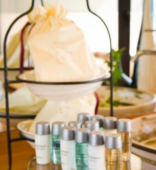 غرفة ديلوكس, Naniwa Issui