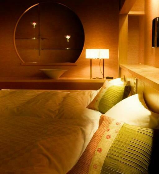 غرفة ديلوكس, Naniwa Issui