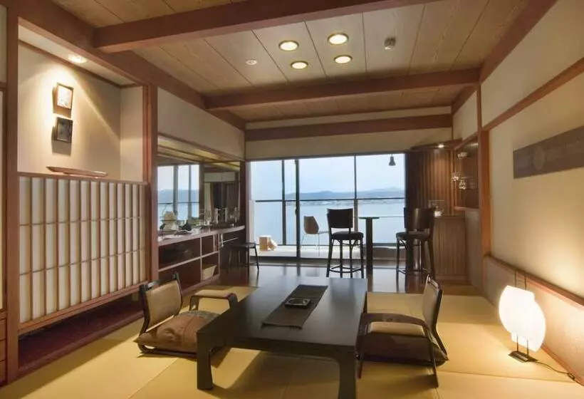 Habitació Deluxe, Naniwa Issui