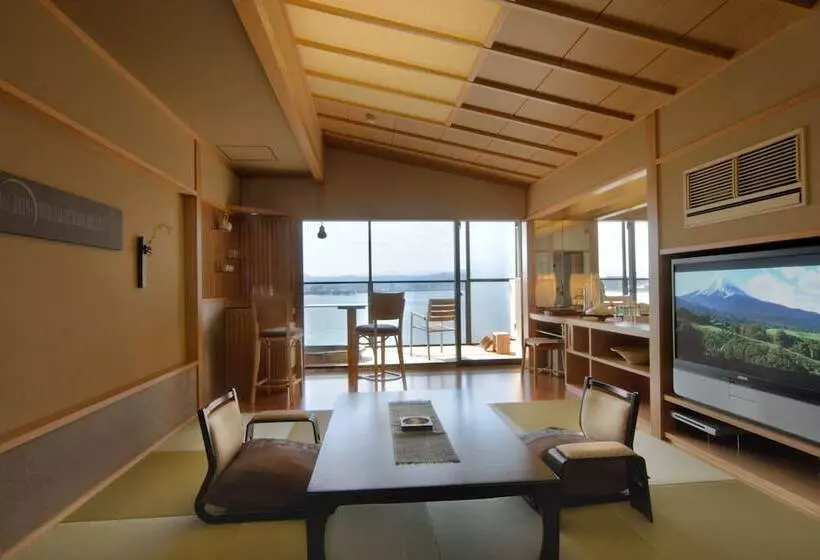 Habitació Deluxe, Naniwa Issui