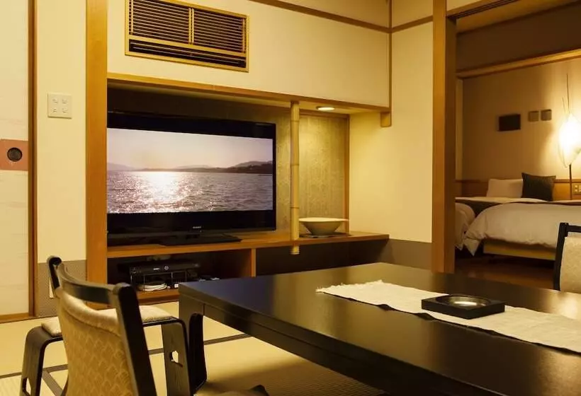 Habitació Deluxe, Naniwa Issui