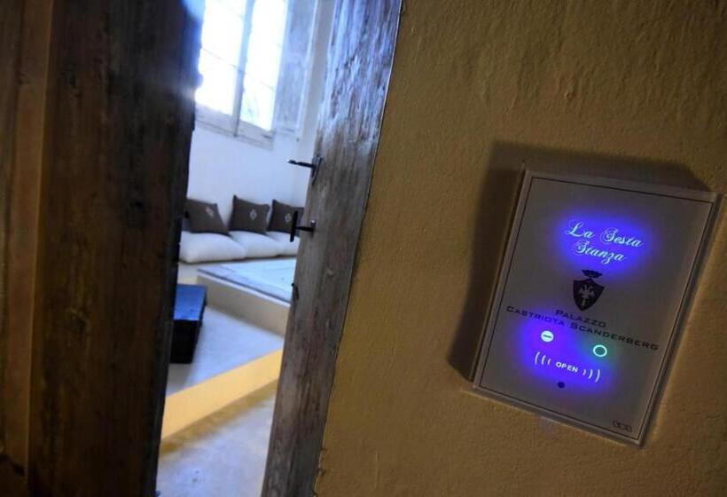 جناح, Palazzo Castriota