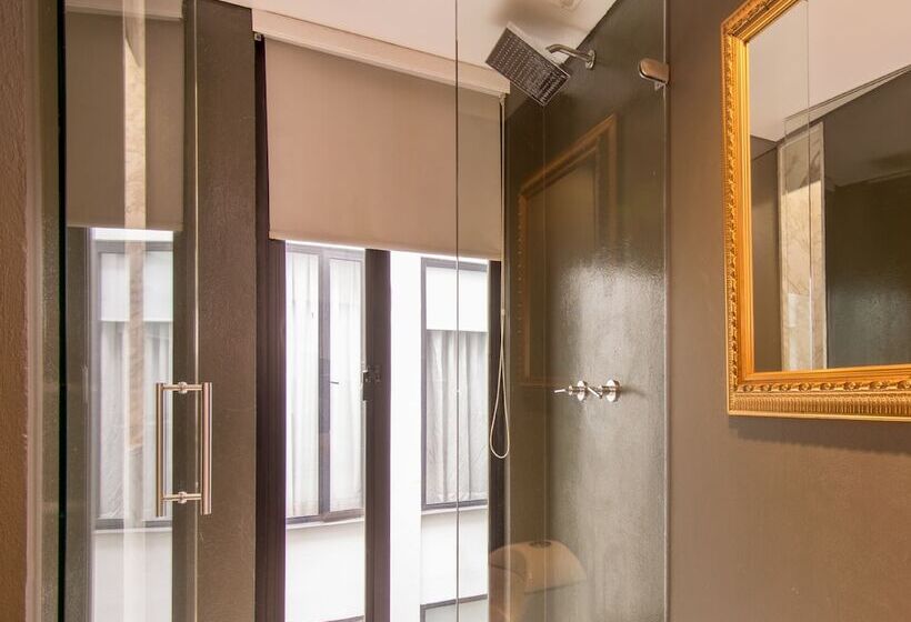 جناح جونيور, Regina