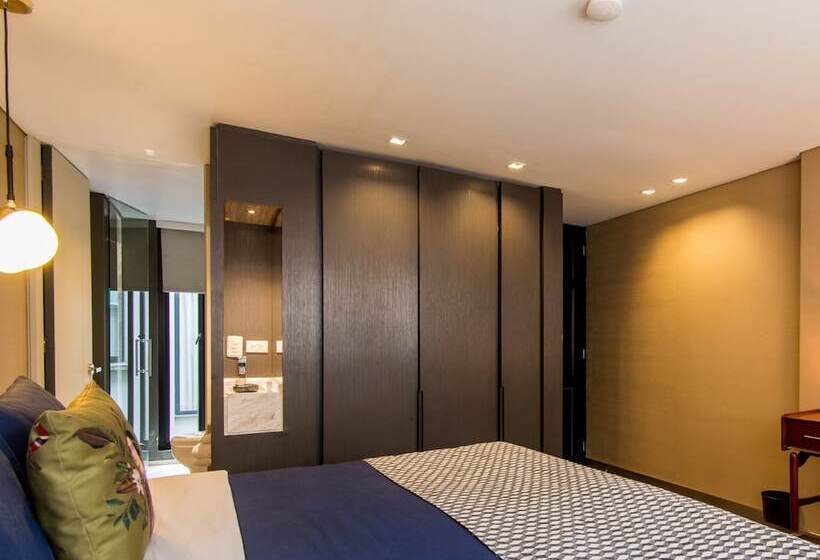 جناح جونيور, Regina