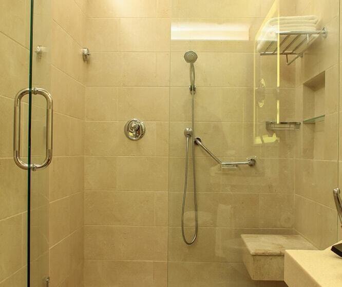 اتاق لوکس, Thousand Nights Hotel Amman
