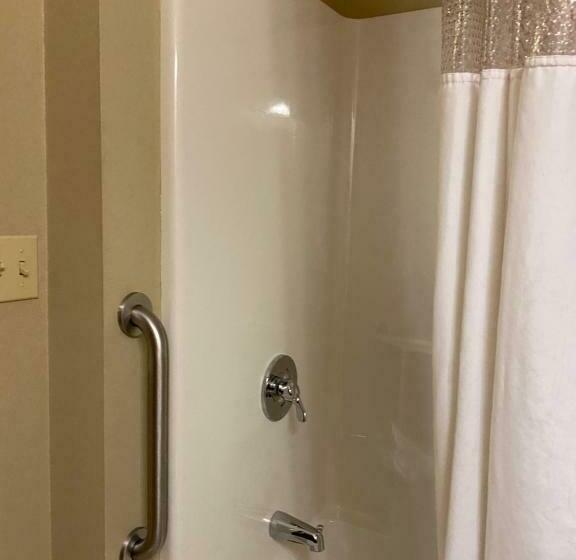 适合残疾人使用的标准间, Suburban Studios Washington, Pa