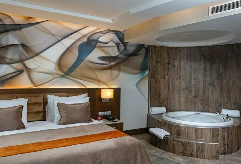 سوییت لوکس, B Business Hotel & Spa