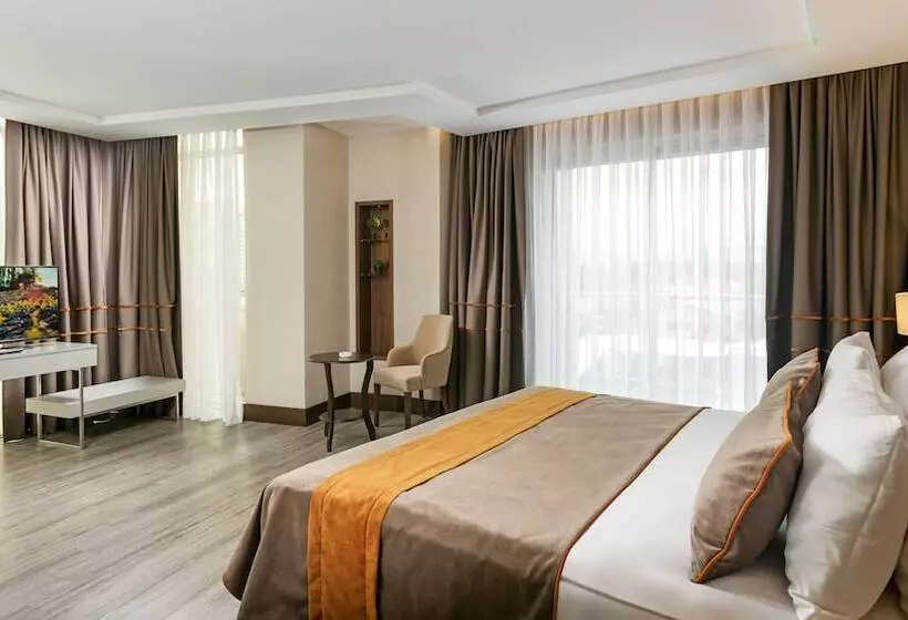 سوییت لوکس, B Business Hotel & Spa