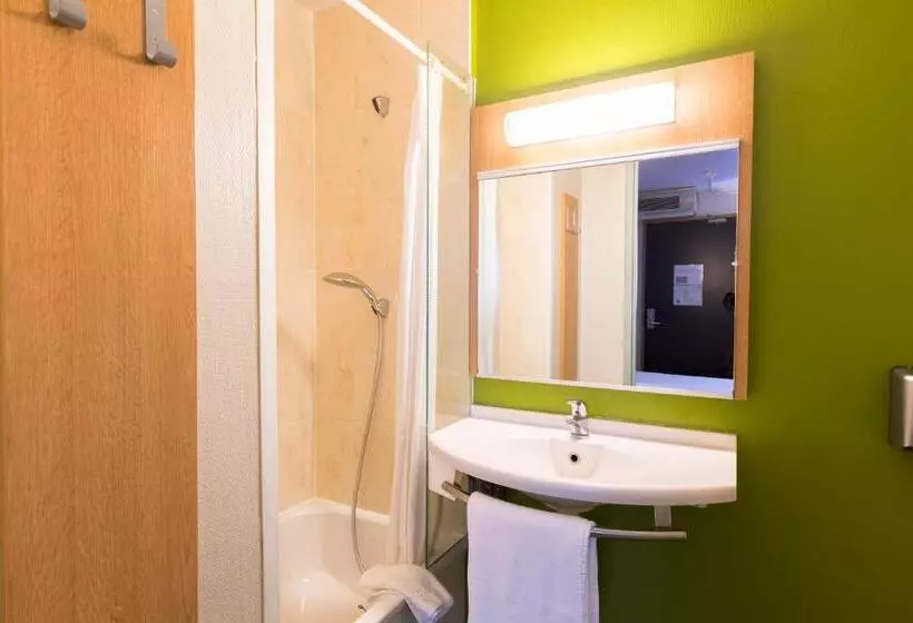 Classic Neljän Hengen Huone, B&b Hotel Limoges 2
