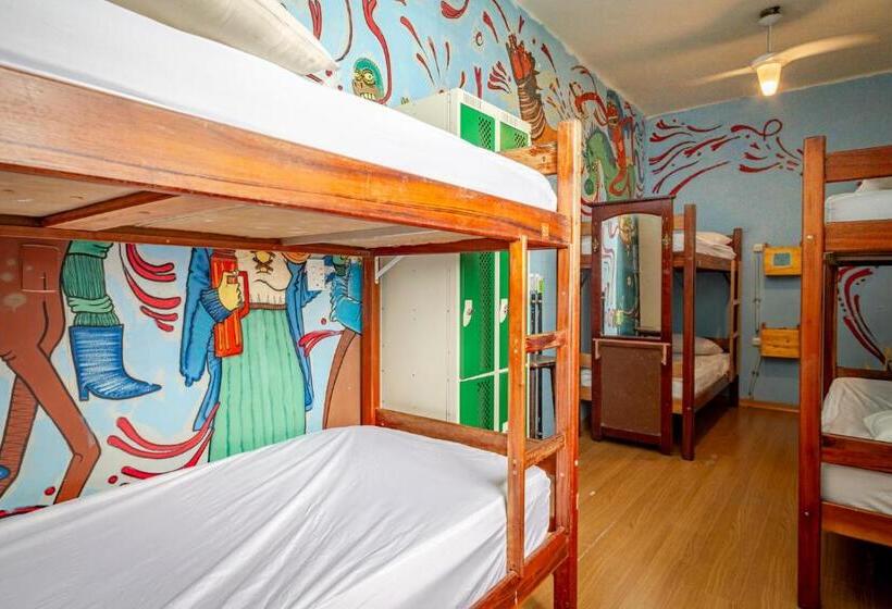 تختخواب در اتاق مشترک, Books Hostel