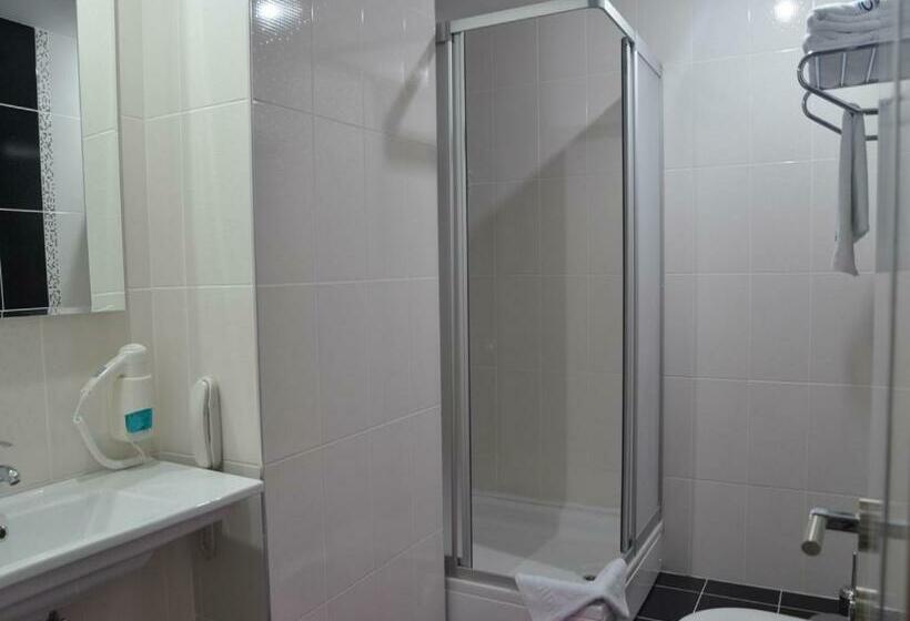 غرفة أساسية ثلاثية, Emin Otel