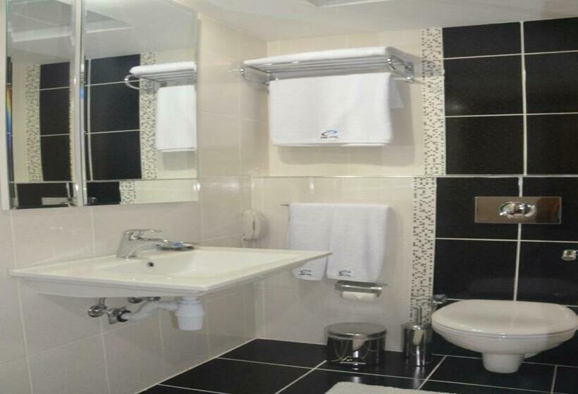 غرفة عائلية, Emin Otel