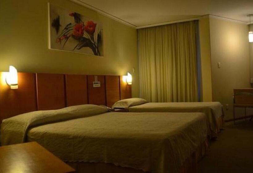 デラックストリプルルーム, Barbur Plaza