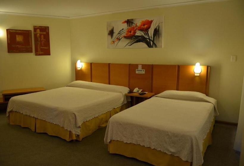 デラックストリプルルーム, Barbur Plaza