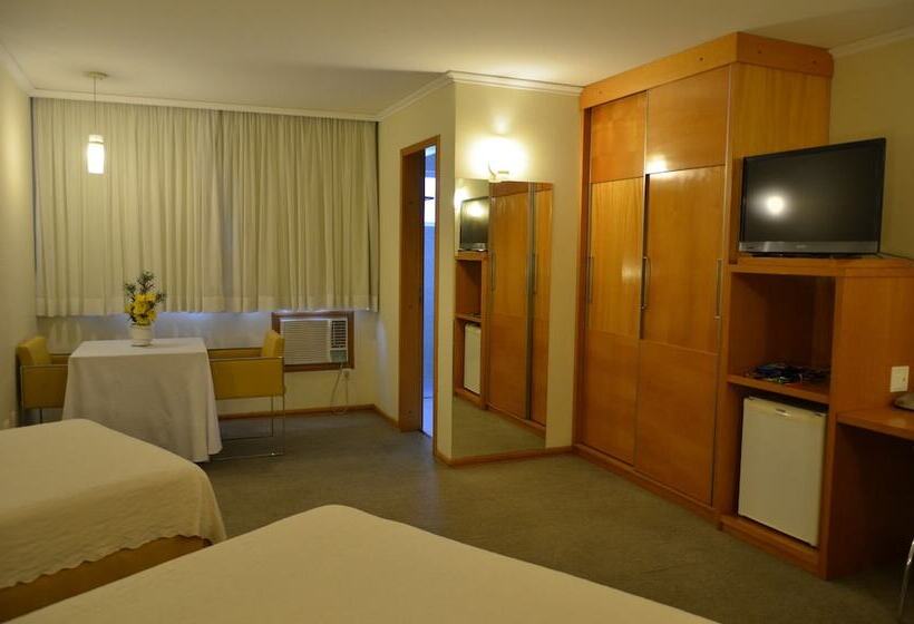 デラックストリプルルーム, Barbur Plaza