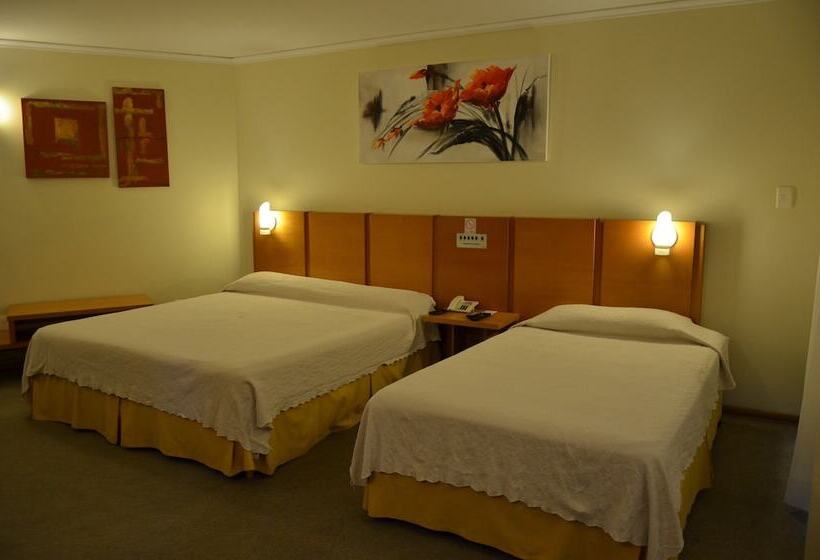 デラックストリプルルーム, Barbur Plaza