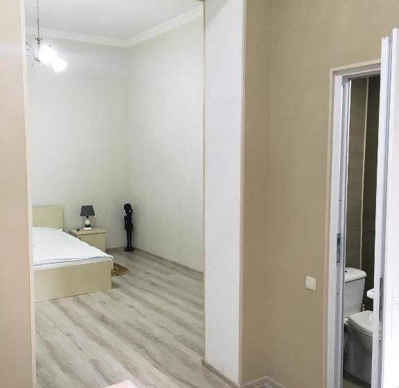 اتاق لوکس, Batumi Summer