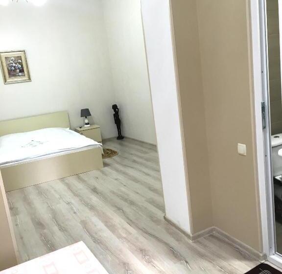 اتاق لوکس, Batumi Summer