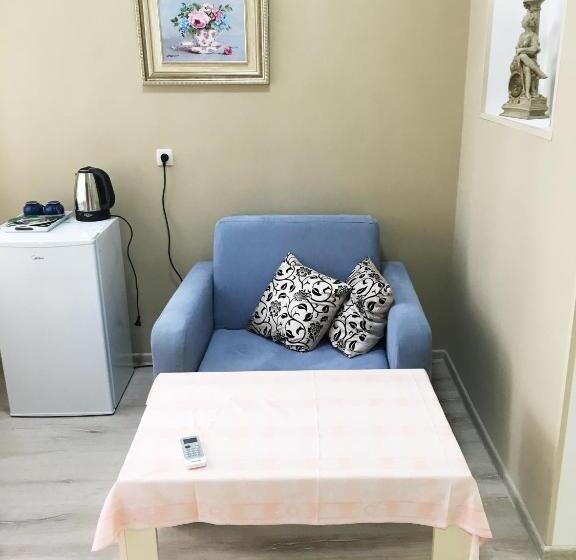 اتاق لوکس, Batumi Summer