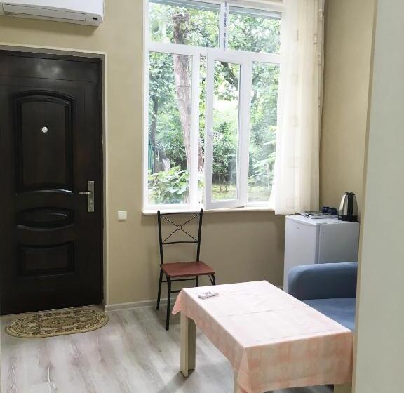 اتاق لوکس, Batumi Summer