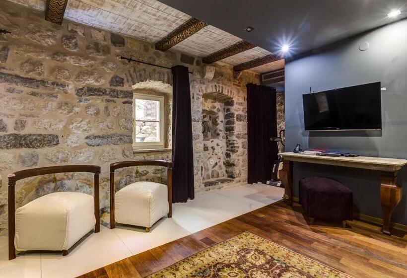 سوییت لوکس, Boutique Hotel Hippocampus