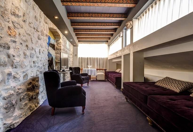 سوییت لوکس, Boutique Hotel Hippocampus