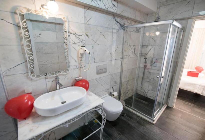 اتاق لوکس با چشم‌انداز دریا, Büyükada Port