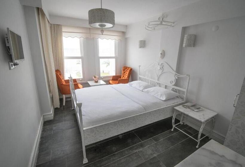 اتاق لوکس با چشم‌انداز دریا, Büyükada Port