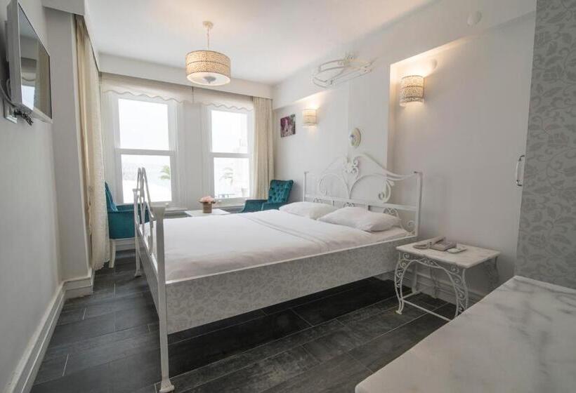 اتاق لوکس با چشم‌انداز دریا, Büyükada Port