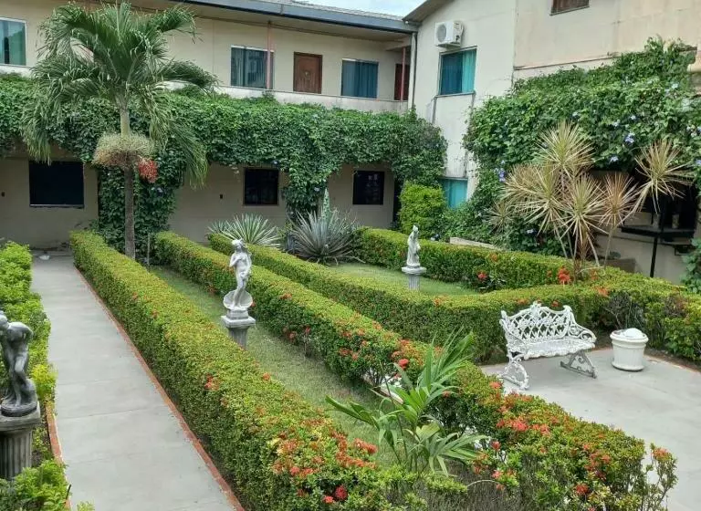 Standardeinzelzimmer, Mindú Park