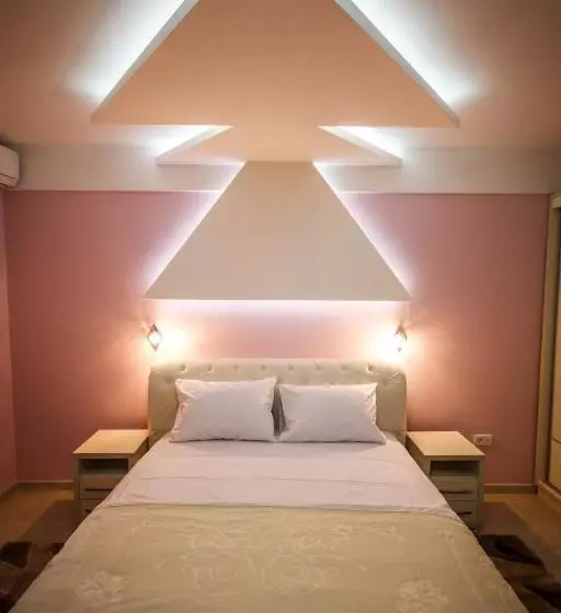 اتاق استاندارد سه تخته با بالکن, Oasis
