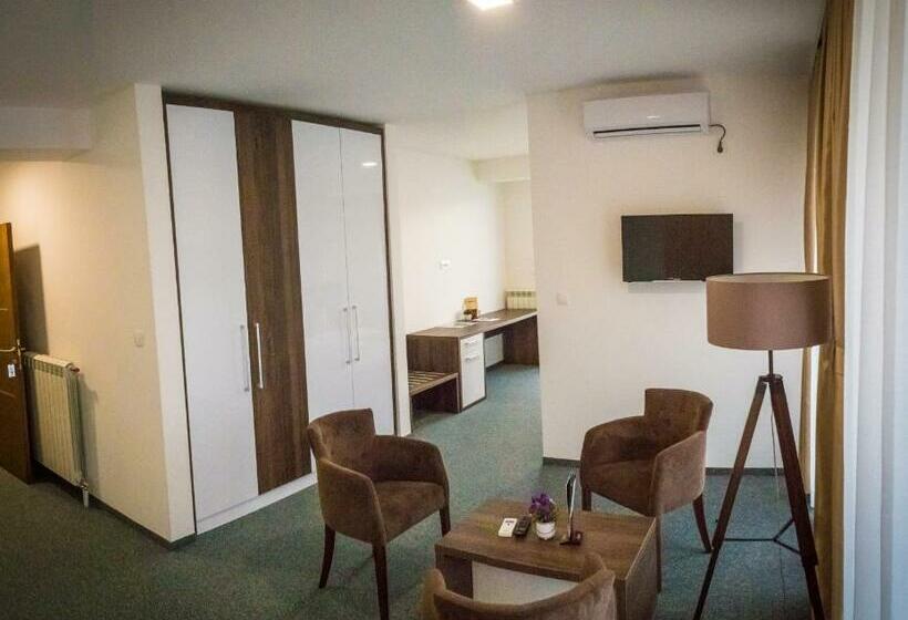 سوییت لوکس, Sokoline