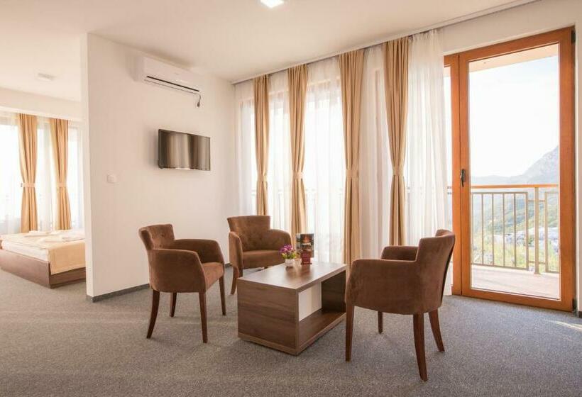 سوییت لوکس, Sokoline