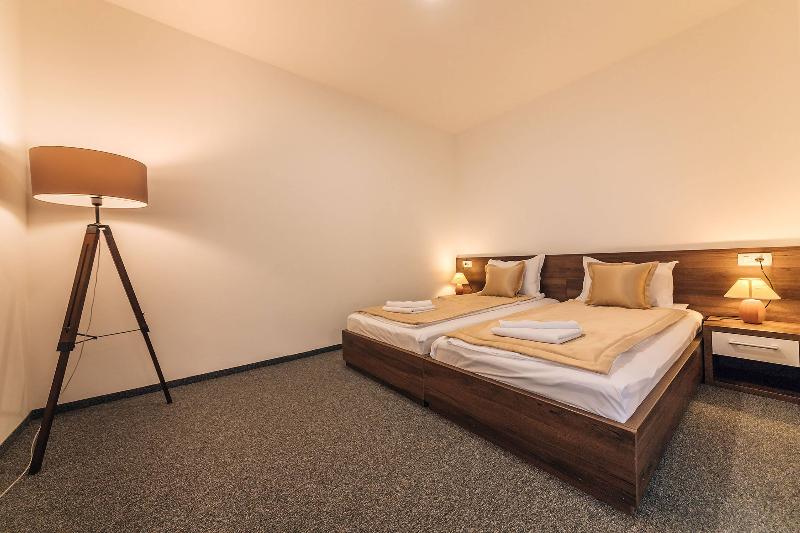 سوییت لوکس, Sokoline