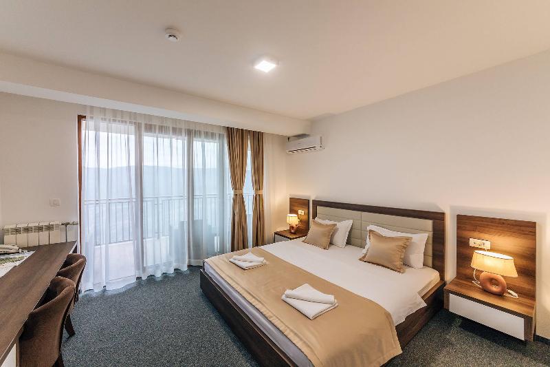 سوییت لوکس, Sokoline