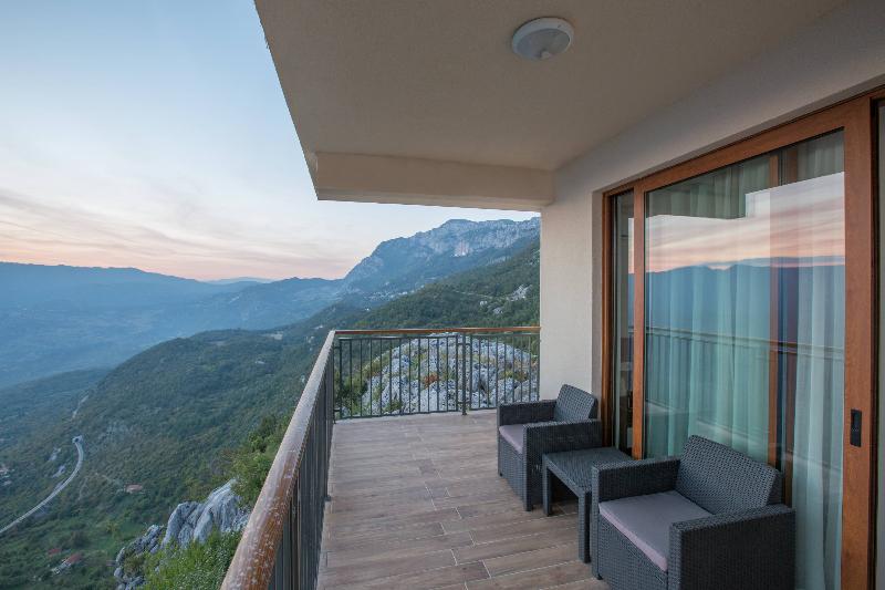 سوییت لوکس, Sokoline