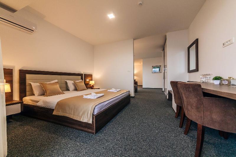 سوییت لوکس, Sokoline