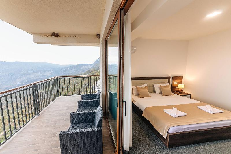 سوییت لوکس, Sokoline